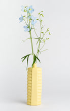 Carica l&#39;immagine nel visualizzatore di Gallery, Vaso in Porcellana #10 Fresh Yellow - Foekje Fleur
