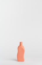 Carica l'immagine nel visualizzatore di Gallery, Vaso in Porcellana #12 Salmon - Foekje Fleur