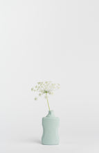 Carica l&#39;immagine nel visualizzatore di Gallery, Vaso in Porcellana #21 Dusty Mint - Foekje Fleur
